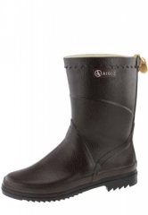 Gummistiefel Aigle - Bison Lady braun - ein halbhoher, universeller Naturkautschuk Stiefel    Der Gummistiefel Bison Lady ist ein Allroundstiefel f�r Frauen - vom franz�sischen Traditionsunternehmen Aigle. Die Oberfl�che aus Naturkautschuk - hier in der Farbe braun -  ist leicht strukturiert. Abgerundet wird der modische Look durch...